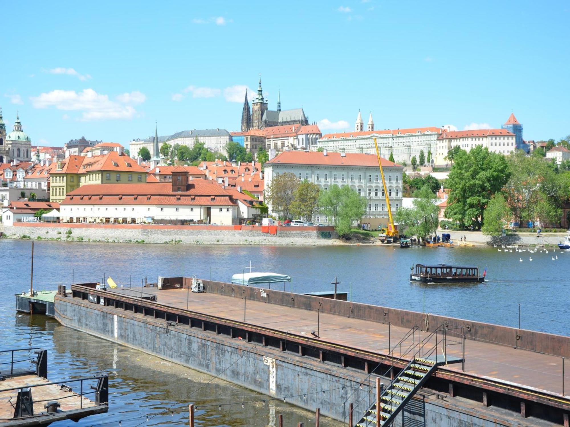 Apartment Luxurious Near River In Cezch Republic Prag