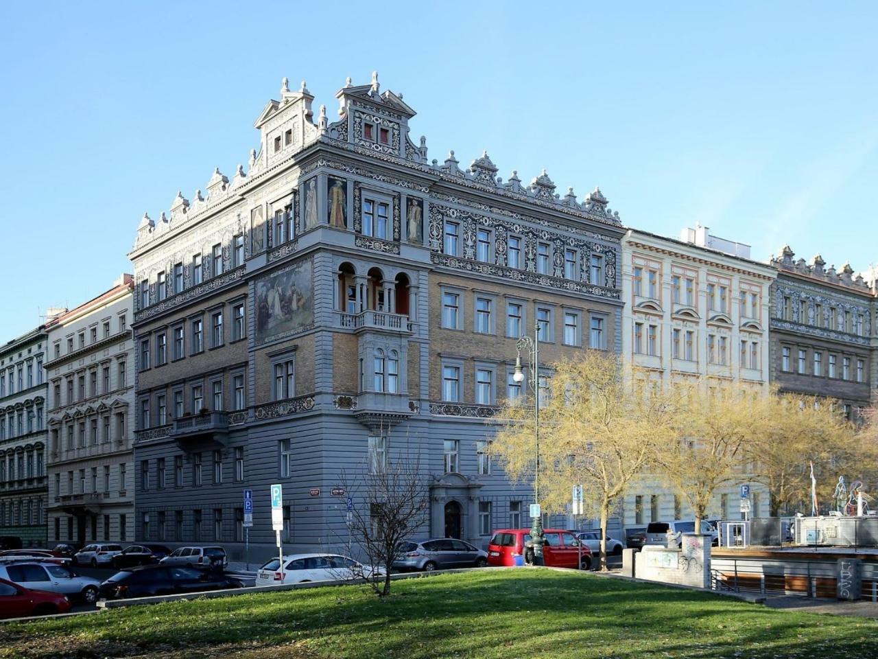 Apartment Luxurious Near River In Cezch Republic