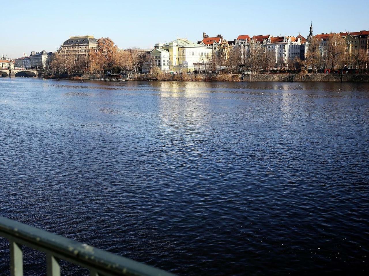 Apartment Luxurious Near River In Cezch Republic Prag