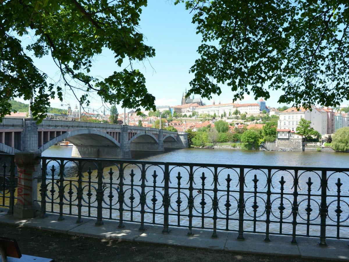 Luxurious Near River In Cezch Republic Apartment Prag